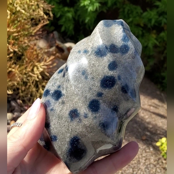 Authentic K2 (Azurite in Granite) Carved Flame from Pakistan - Picture 4 of 16